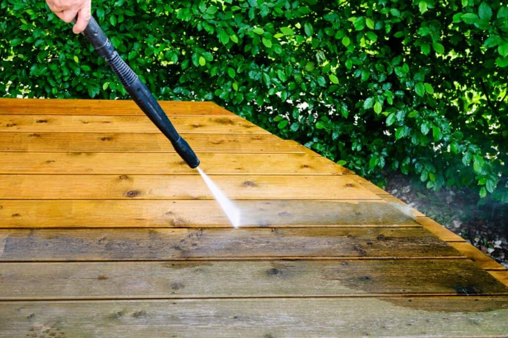 pressure washing and soft washing