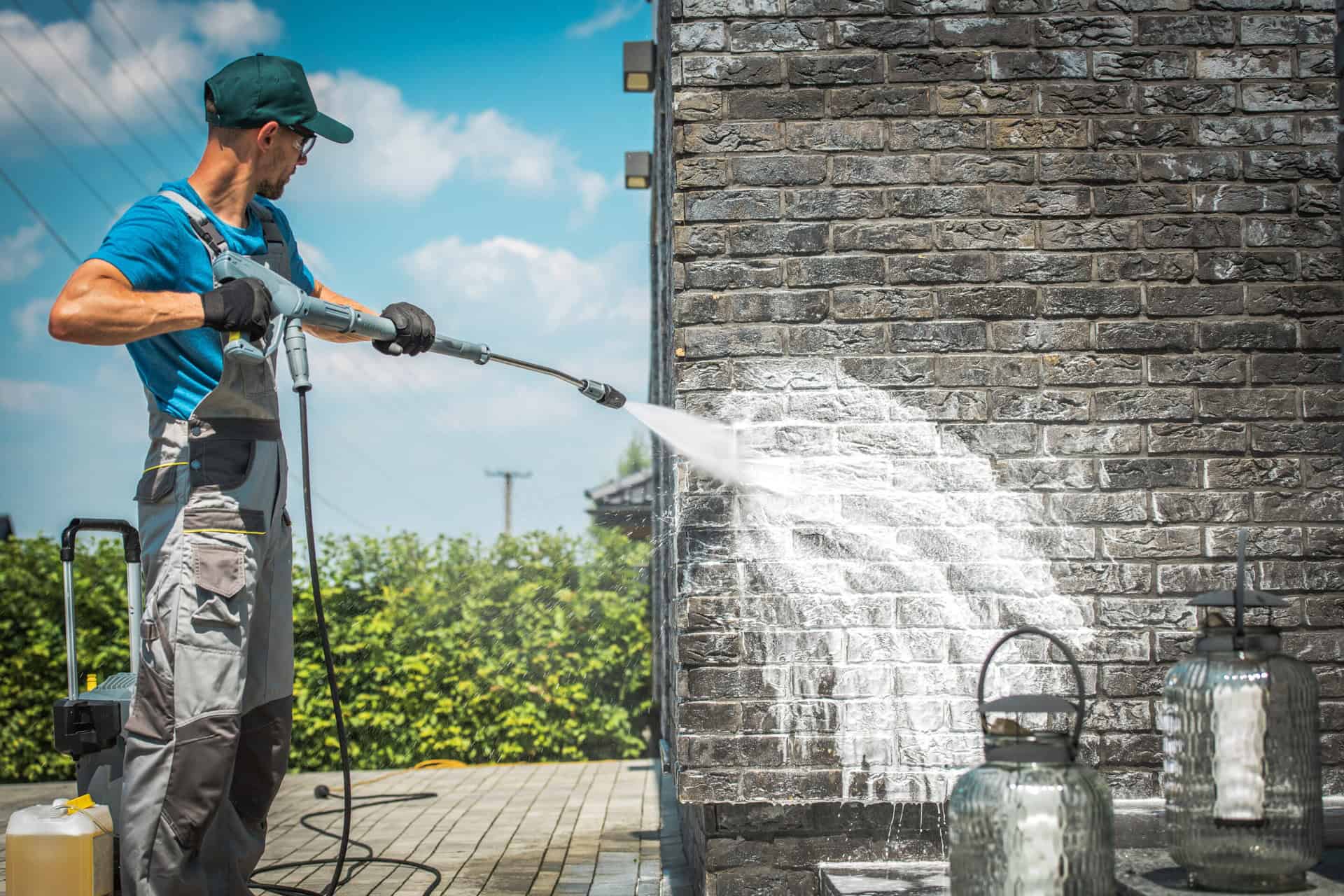 Professional pressure Washer Soft Washing